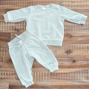 (3/$15) H&M Baby Sweatshirt and Pants Outfit Set 6M